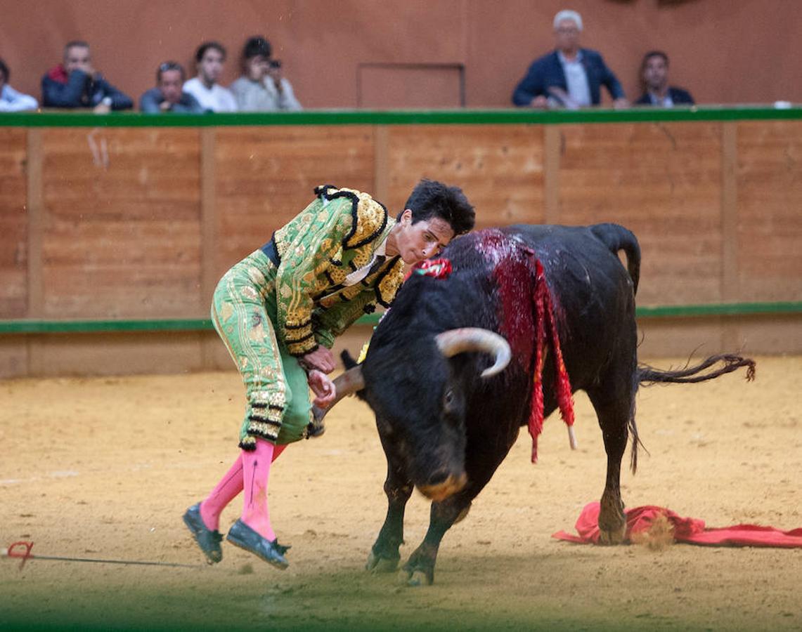 La Feria del Zapato de Oro de Arnedo dejó ver detalles como los naturales de Carlos Ochoa que le dieron el triunfo en la Ciudad del Calzado