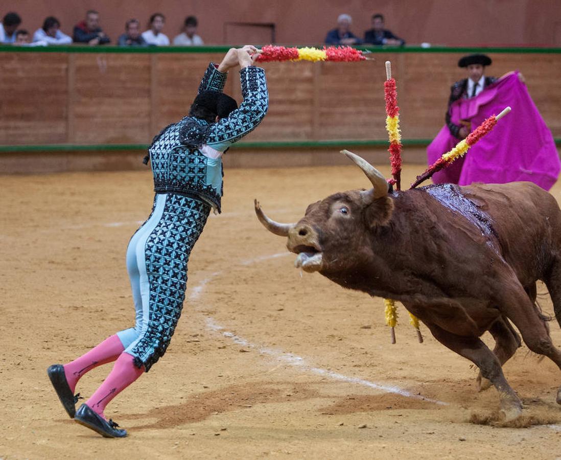 La Feria del Zapato de Oro de Arnedo dejó ver detalles como los naturales de Carlos Ochoa que le dieron el triunfo en la Ciudad del Calzado