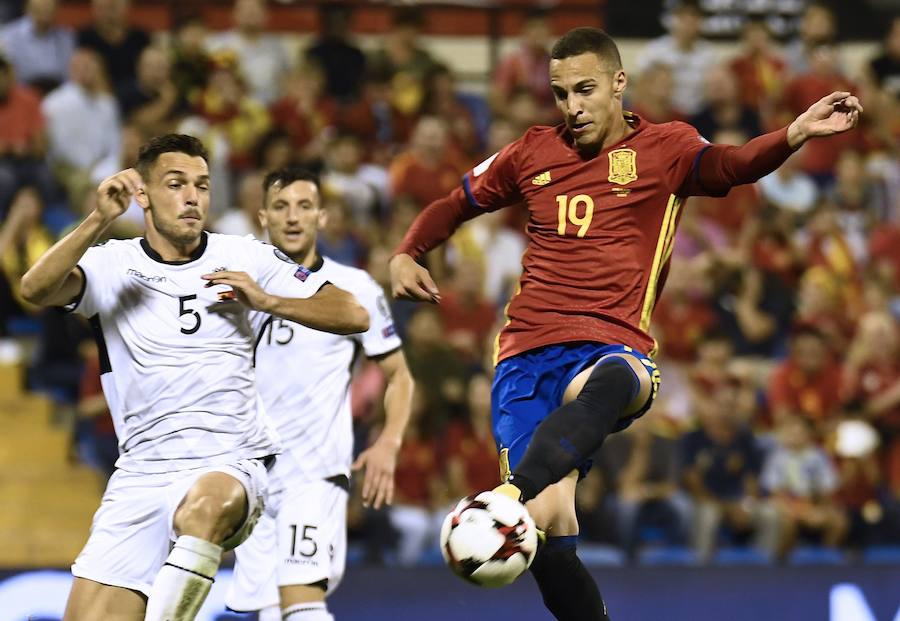 'La Roja' se mide al combinado que dirige Christian Panucci en el Rico Pérez de Alicante.