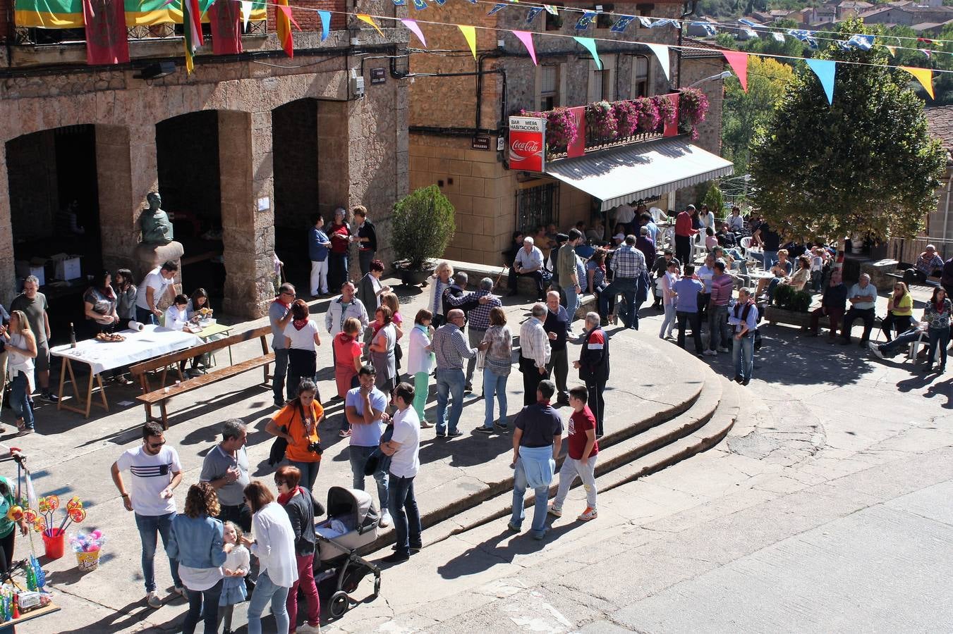 La localidad celebró ayer el disparo del cohete de las fiestas de la Octava.