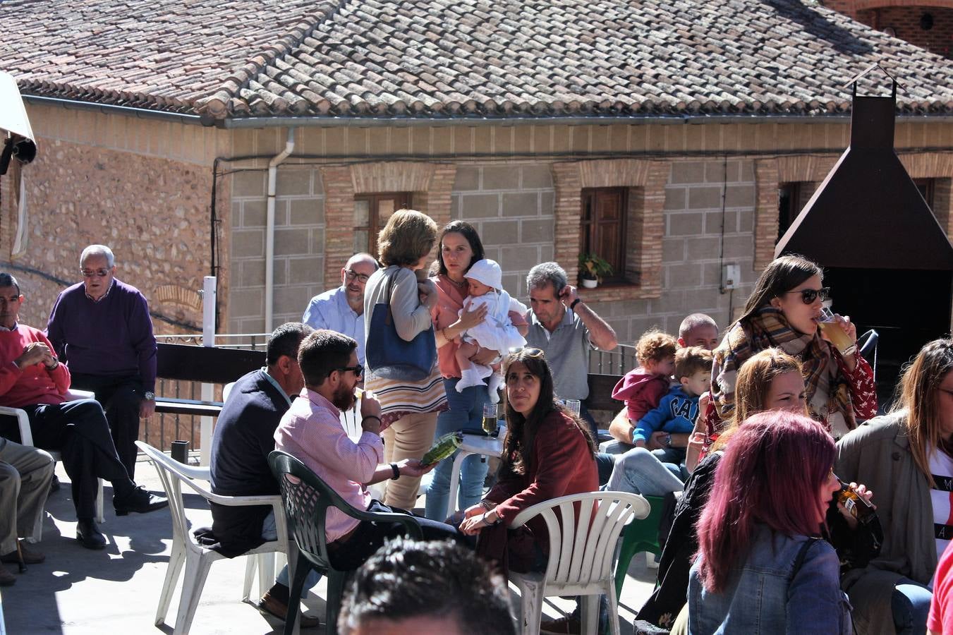 La localidad celebró ayer el disparo del cohete de las fiestas de la Octava.