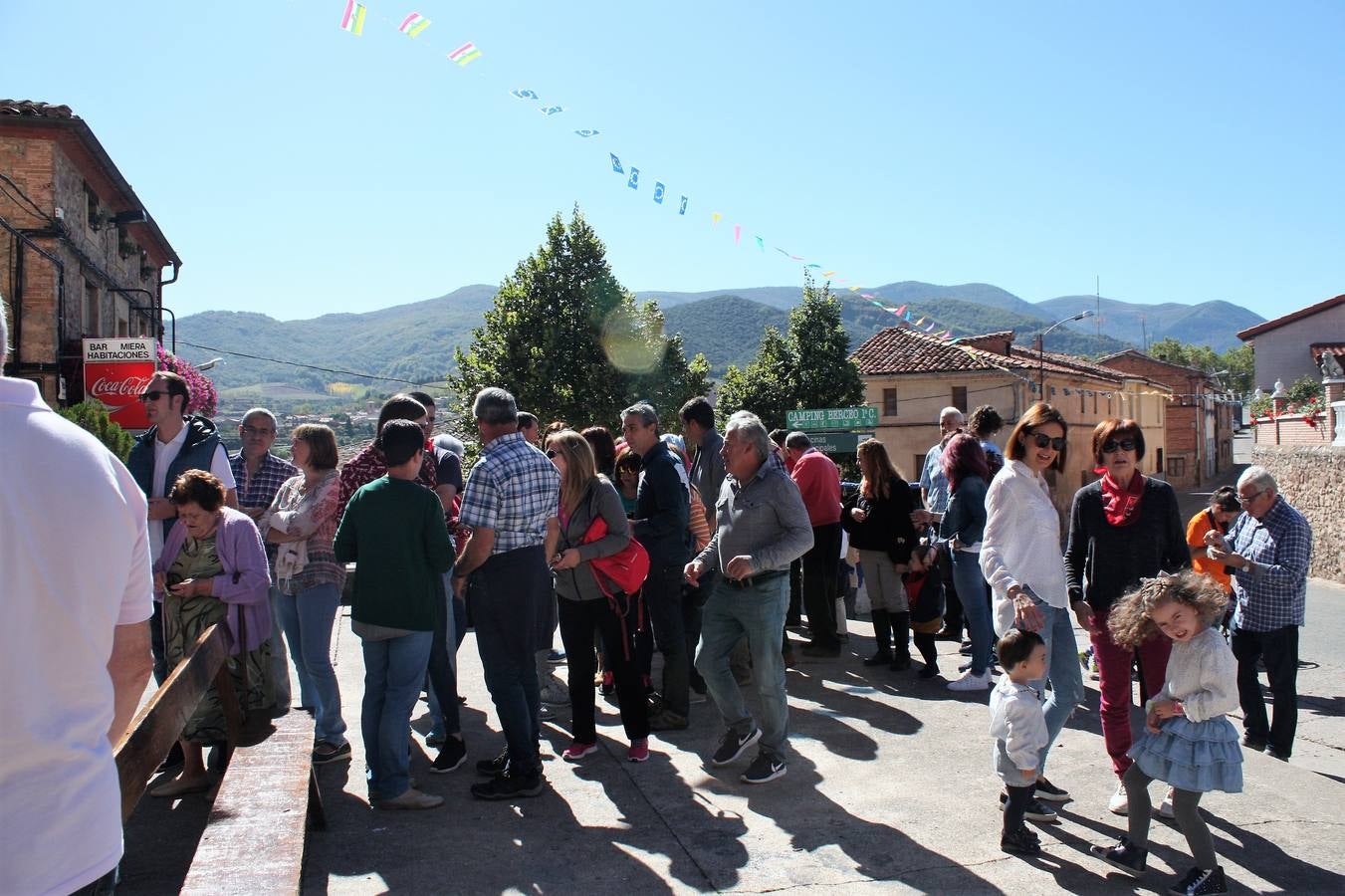 La localidad celebró ayer el disparo del cohete de las fiestas de la Octava.