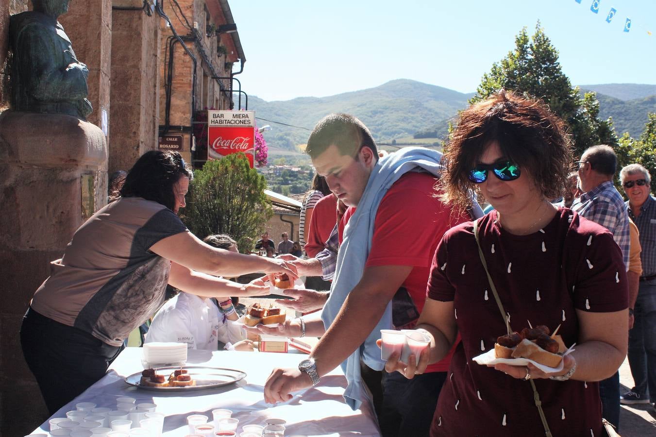 La localidad celebró ayer el disparo del cohete de las fiestas de la Octava.