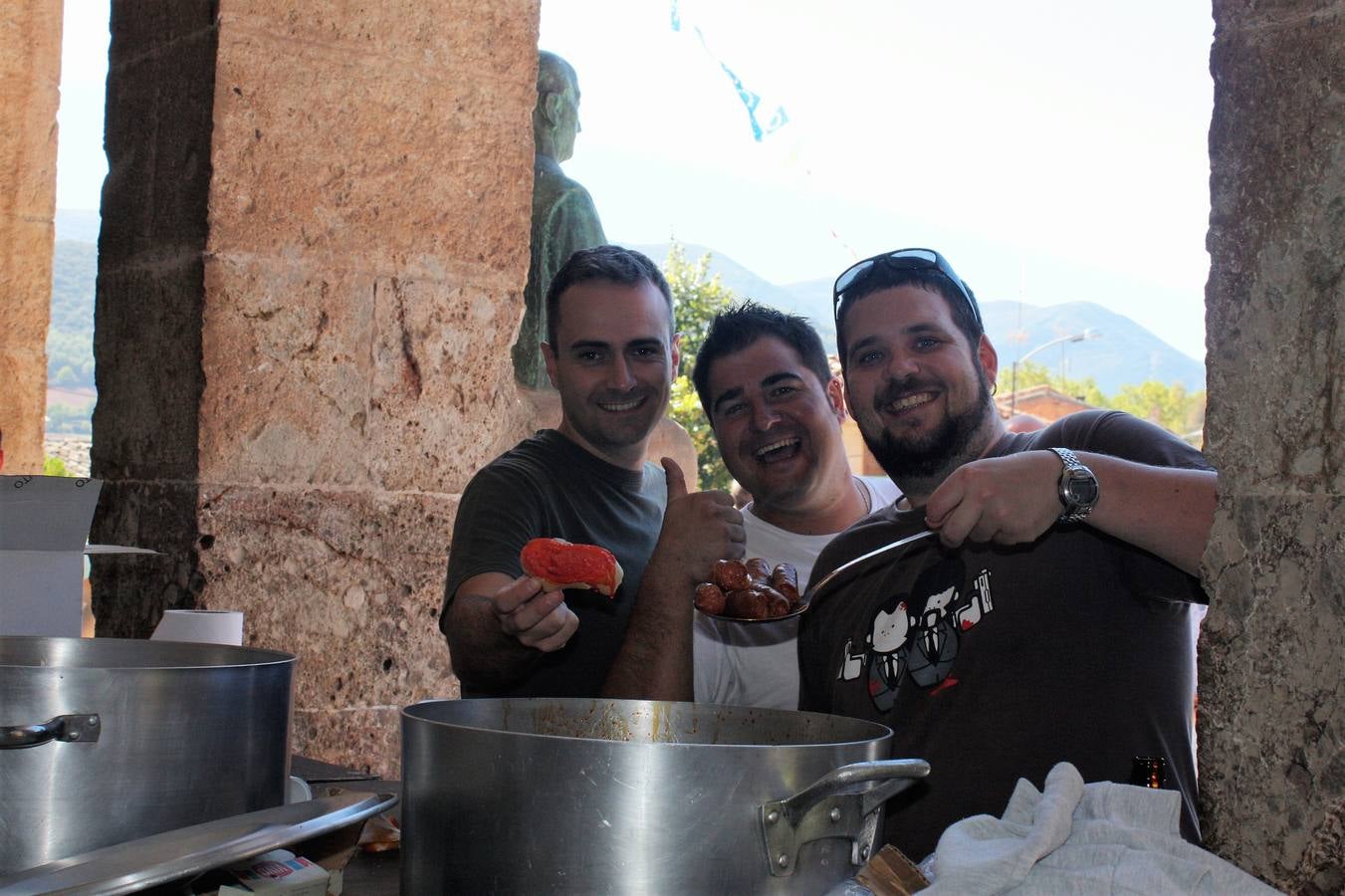 La localidad celebró ayer el disparo del cohete de las fiestas de la Octava.