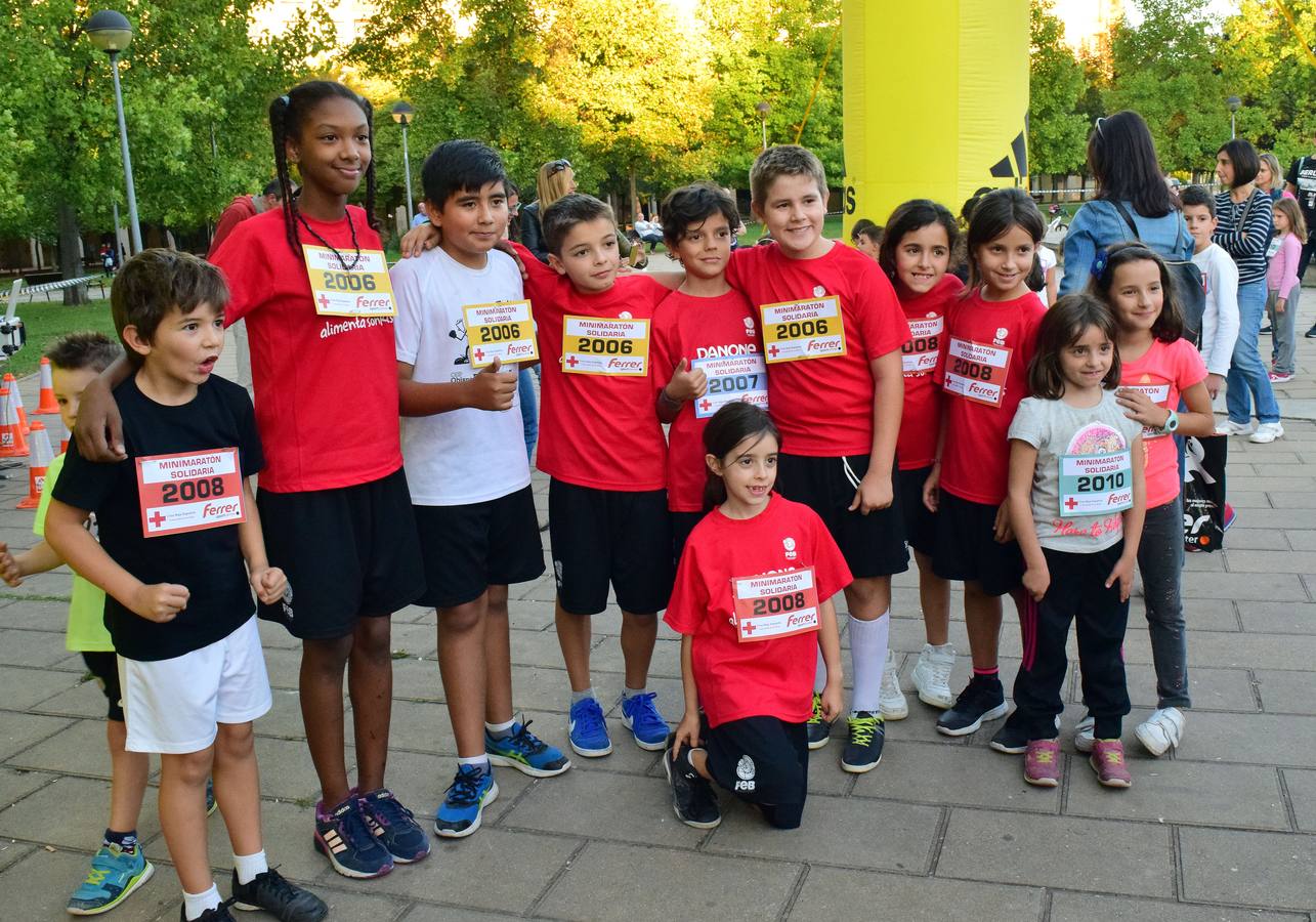 Decenas de niños participaron en el minimaratón solidario, a favor de Cruz Roja.