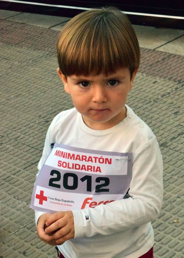 Decenas de niños participaron en el minimaratón solidario, a favor de Cruz Roja.