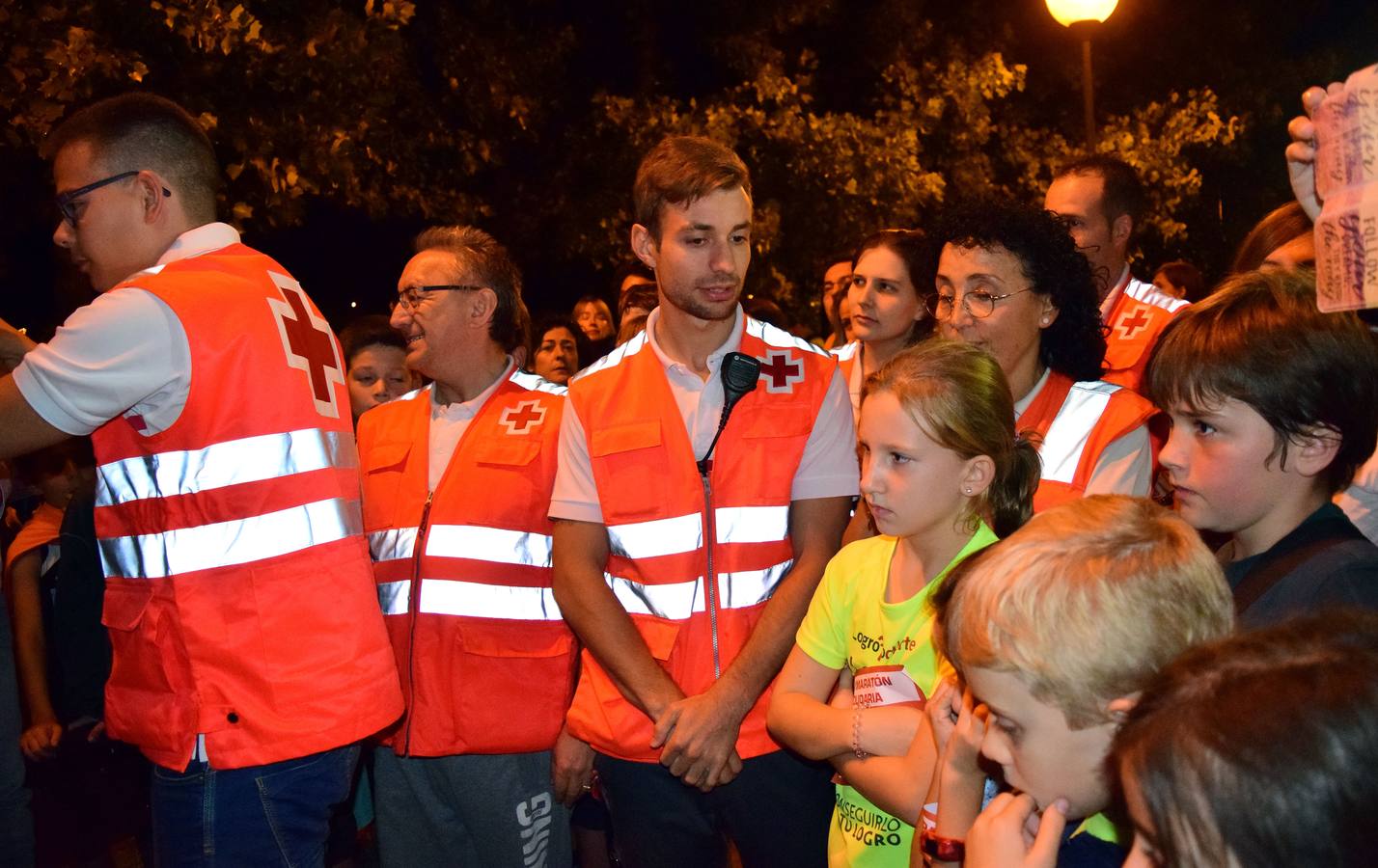 Decenas de niños participaron en el minimaratón solidario, a favor de Cruz Roja.