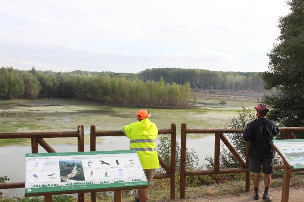 Los visitantes se adentrarán en la flora y fauna de la Reserva. :: 