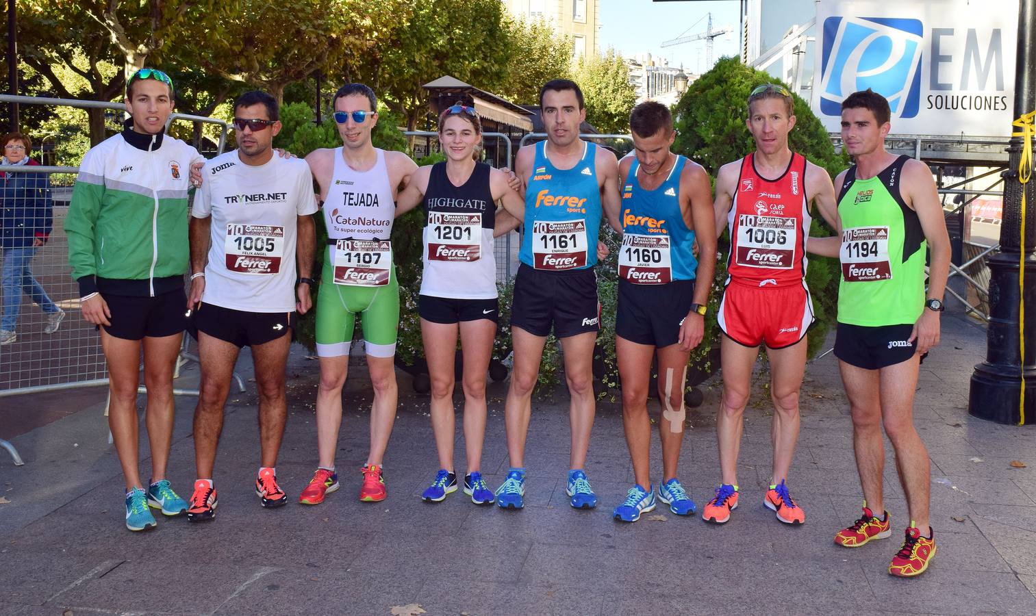 Centenares de participantes disfrutaron corriendo en la Maratón 10 kilómetros Ciudad de Logroño.