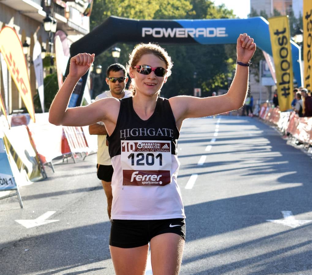 Centenares de participantes disfrutaron corriendo en la Maratón 10 kilómetros Ciudad de Logroño.