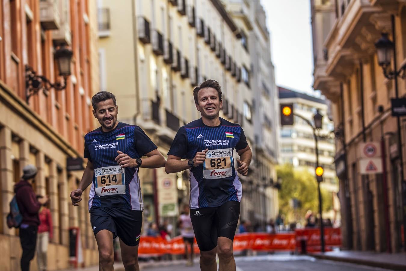 MIl doscientos atletas han participado hoy en esta carrera que se ha celebrado en el centro de Logroño.