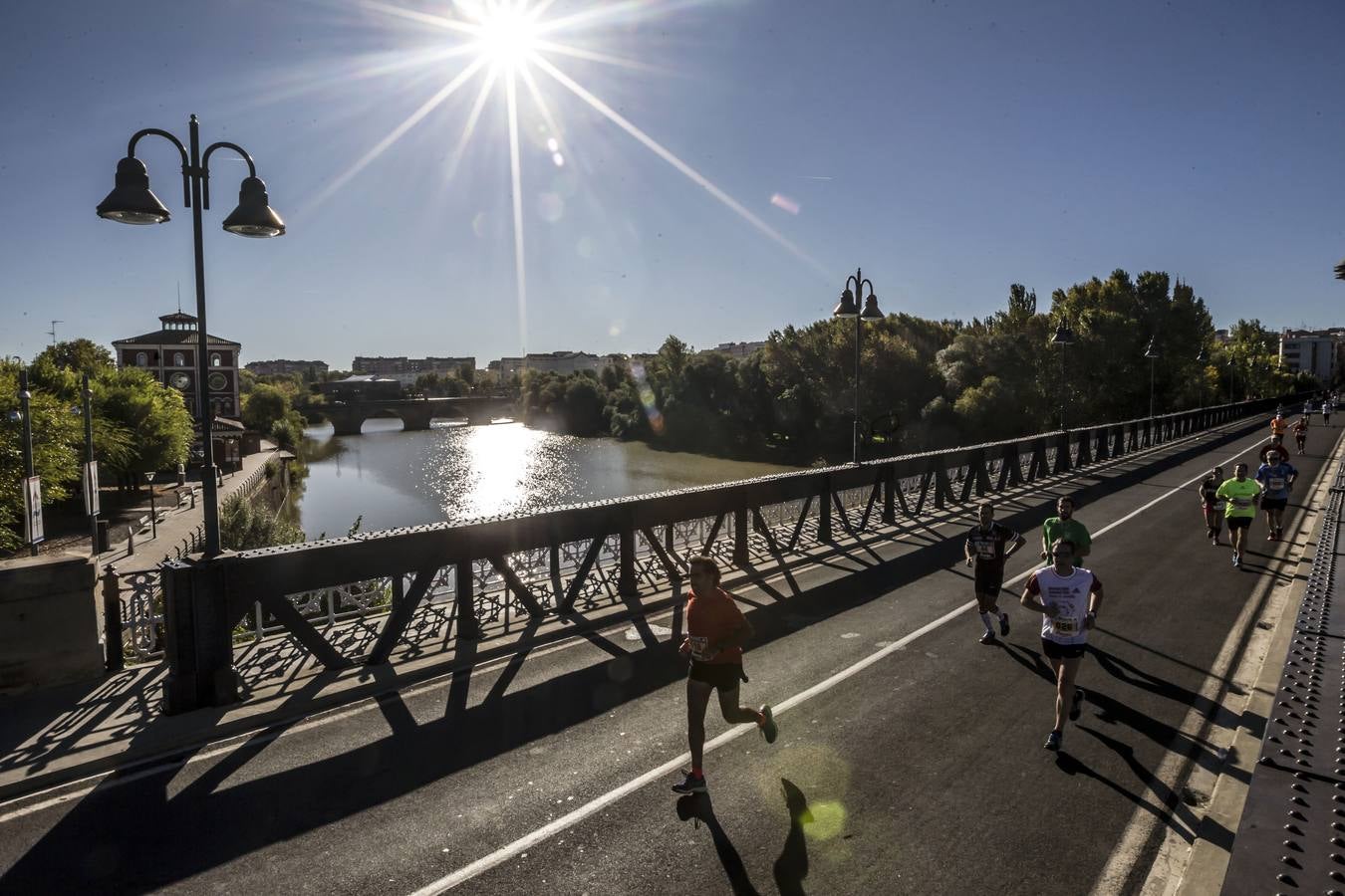 MIl doscientos atletas han participado hoy en esta carrera que se ha celebrado en el centro de Logroño.