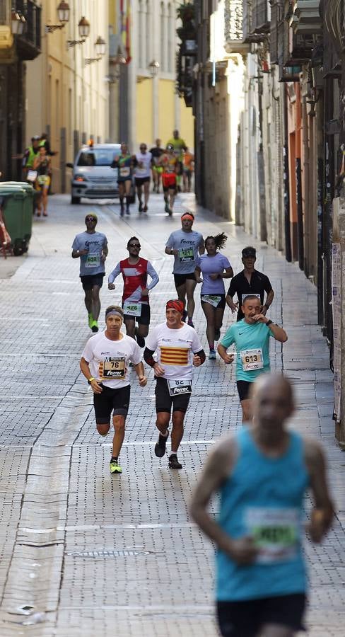 MIl doscientos atletas han participado hoy en esta carrera que se ha celebrado en el centro de Logroño.