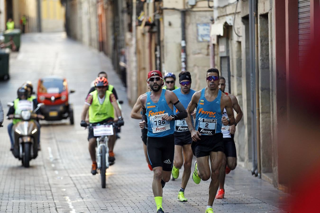 MIl doscientos atletas han participado hoy en esta carrera que se ha celebrado en el centro de Logroño.