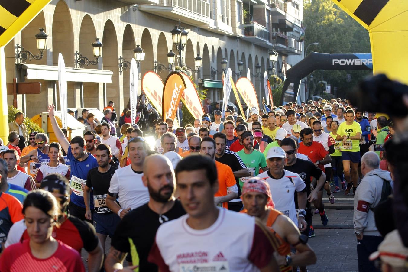 MIl doscientos atletas han participado hoy en esta carrera que se ha celebrado en el centro de Logroño.