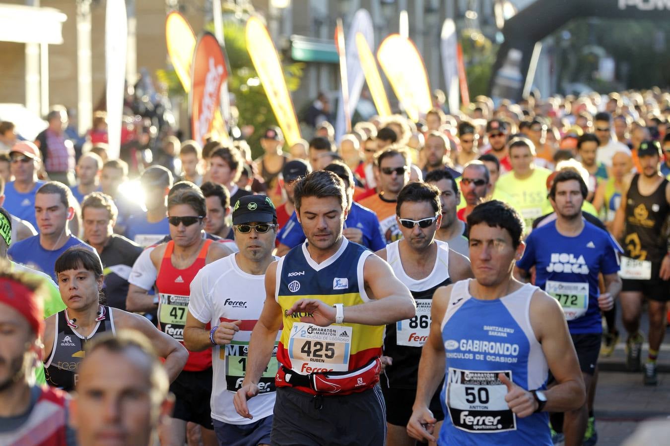 MIl doscientos atletas han participado hoy en esta carrera que se ha celebrado en el centro de Logroño.