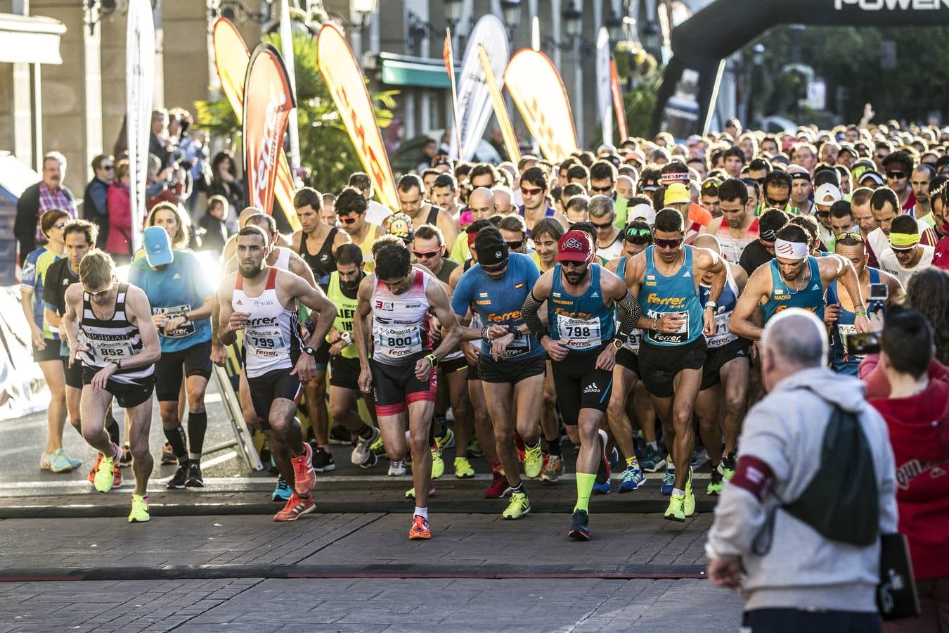 MIl doscientos atletas han participado hoy en esta carrera que se ha celebrado en el centro de Logroño.