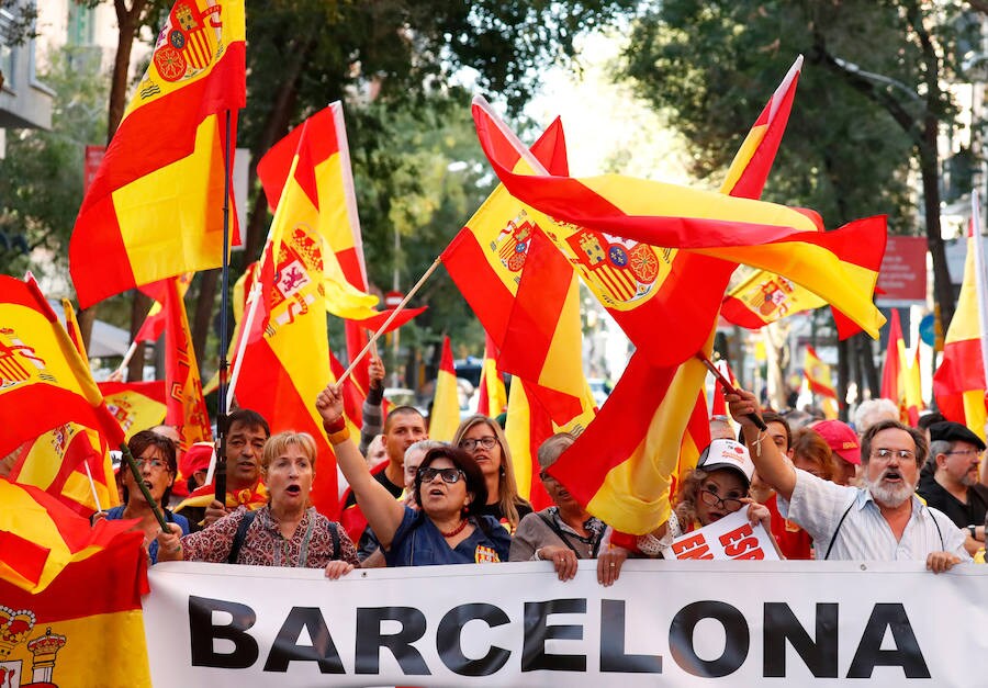 A partir de las 12:00 horas se concentran miles de personas en la capital catalana para «recuperar la sensatez»