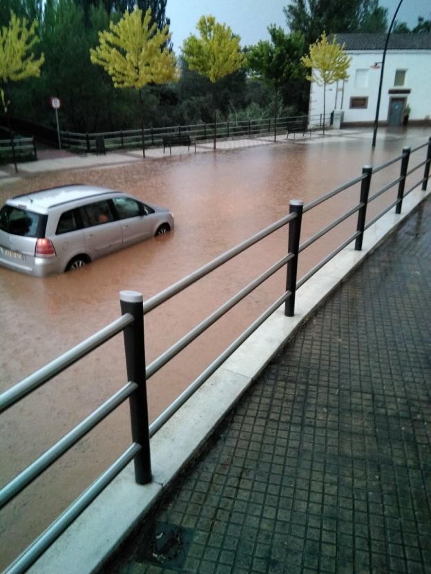 El Ayuntamiento indica que la zona de Burgo Viejo se desagua rápidamente tras la tormenta. :: 