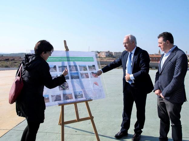 NUEVA GLORIETA EN LA LR-208 A SU PASO POR SAN ASENSIO