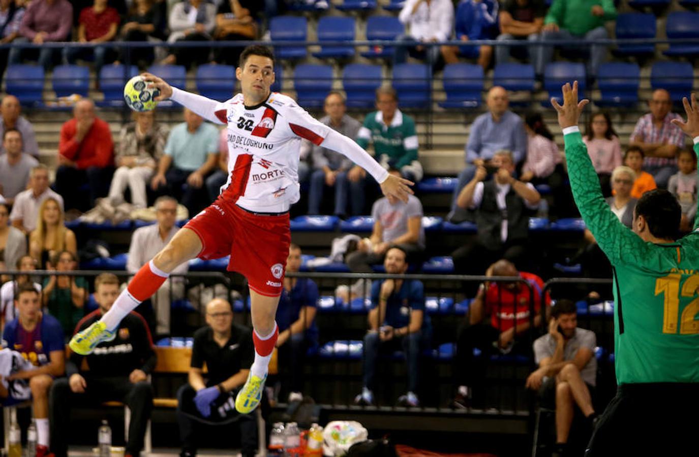 El Ciudad de Logroño tuteó al Barcelona, pero fue víctima de la superioridad azulgrana. El equipo logroñés se reconcilió con su juego y con una afición agradecida por el esfuerzo a pesar de la derrota por 25-32