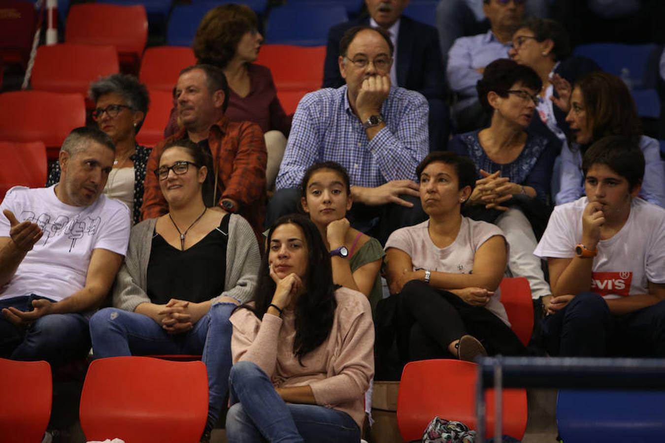 El Ciudad de Logroño tuteó al Barcelona, pero fue víctima de la superioridad azulgrana. El equipo logroñés se reconcilió con su juego y con una afición agradecida por el esfuerzo a pesar de la derrota por 25-32