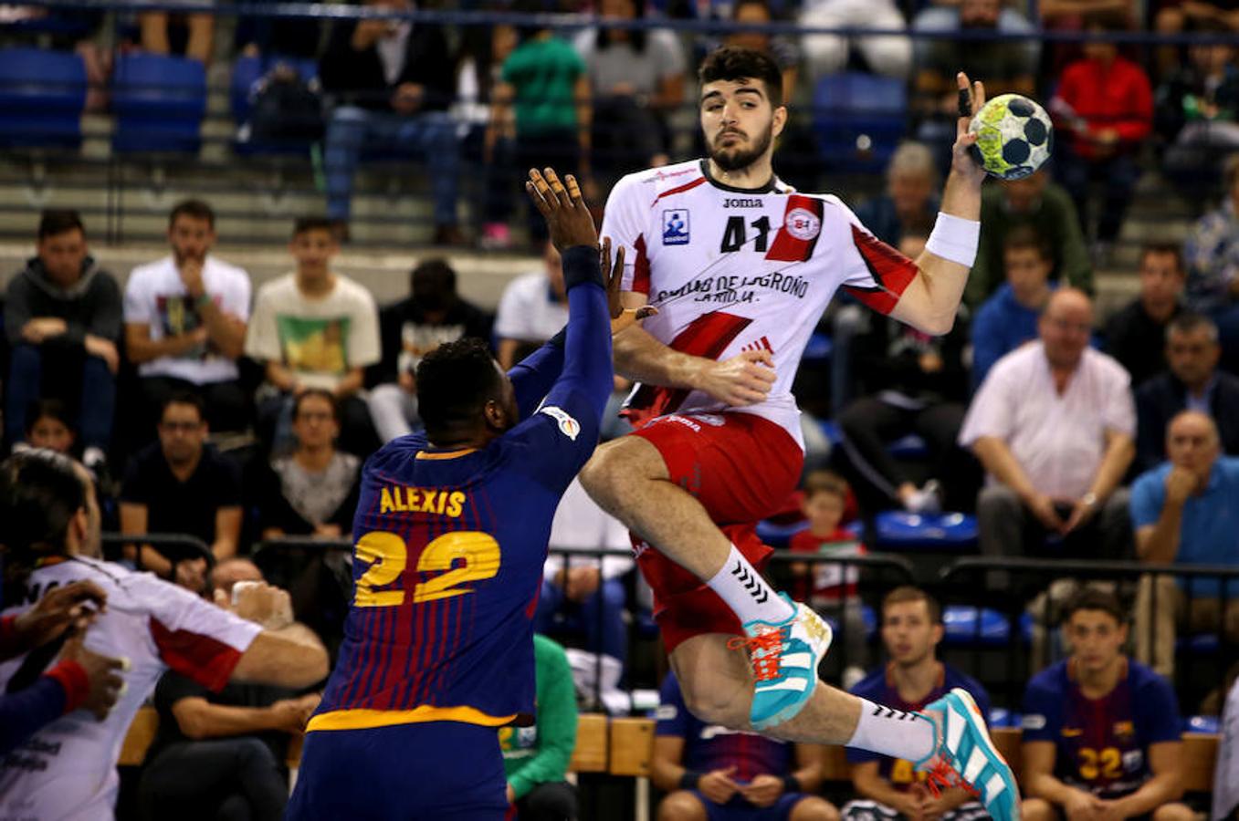 El Ciudad de Logroño tuteó al Barcelona, pero fue víctima de la superioridad azulgrana. El equipo logroñés se reconcilió con su juego y con una afición agradecida por el esfuerzo a pesar de la derrota por 25-32