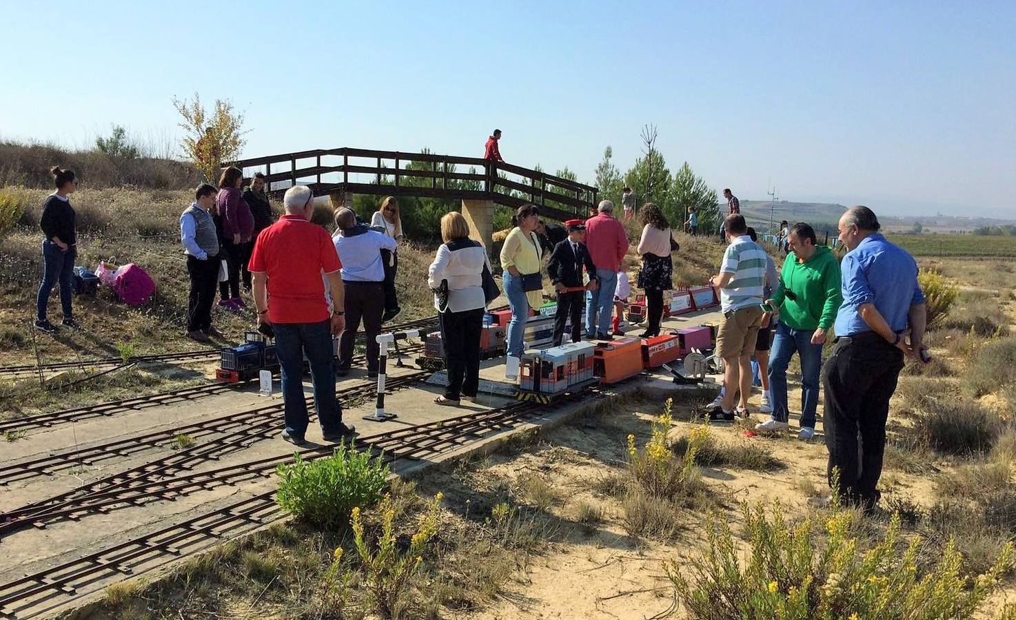 El parque temático del tren de Gimileo celebró este jueves una jornada con ferrocarriles a escala