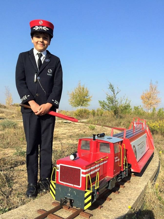 El parque temático del tren de Gimileo celebró este jueves una jornada con ferrocarriles a escala