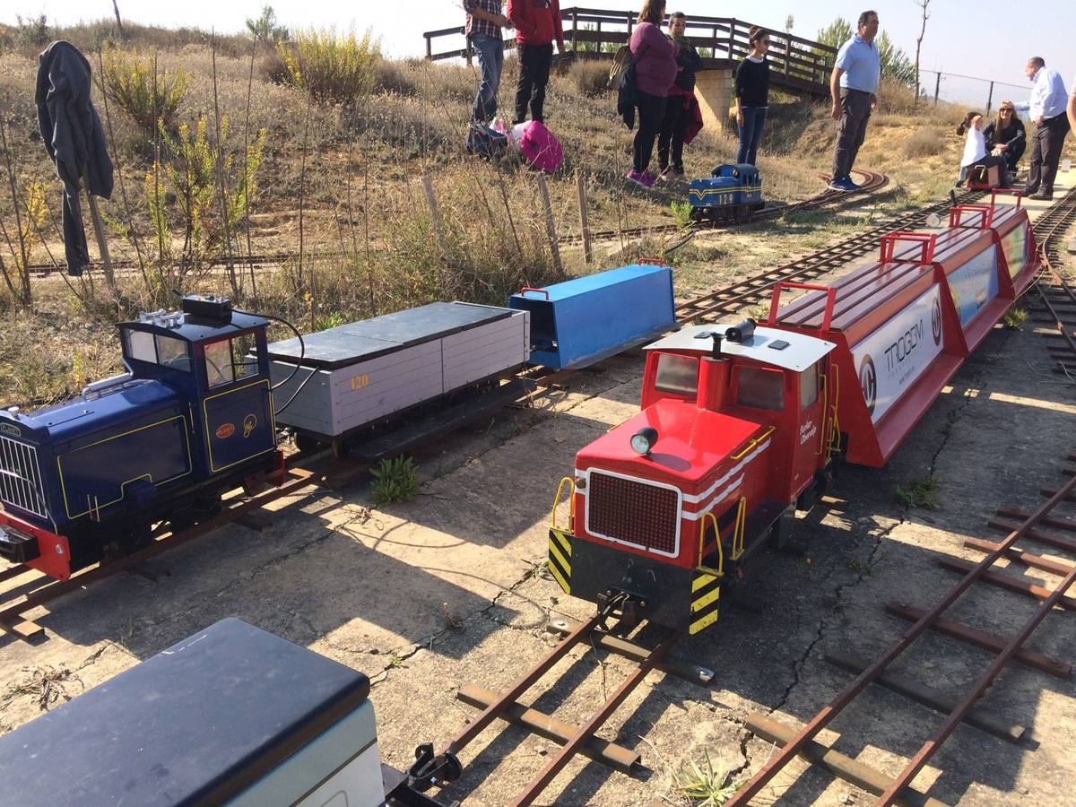 El parque temático del tren de Gimileo celebró este jueves una jornada con ferrocarriles a escala