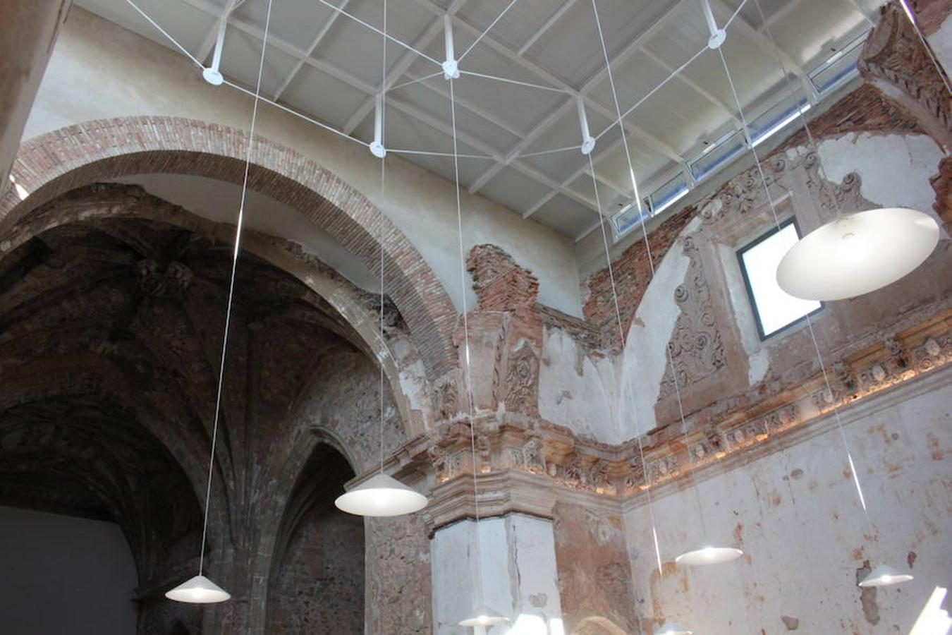 El monasterio de Vico recupera las ruinas de su cripta y de la iglesia original. Los desescombros realizados en la edificación han sacado a la luz 85 columbarios en los que se depositaban las cenizas de los difuntos.
