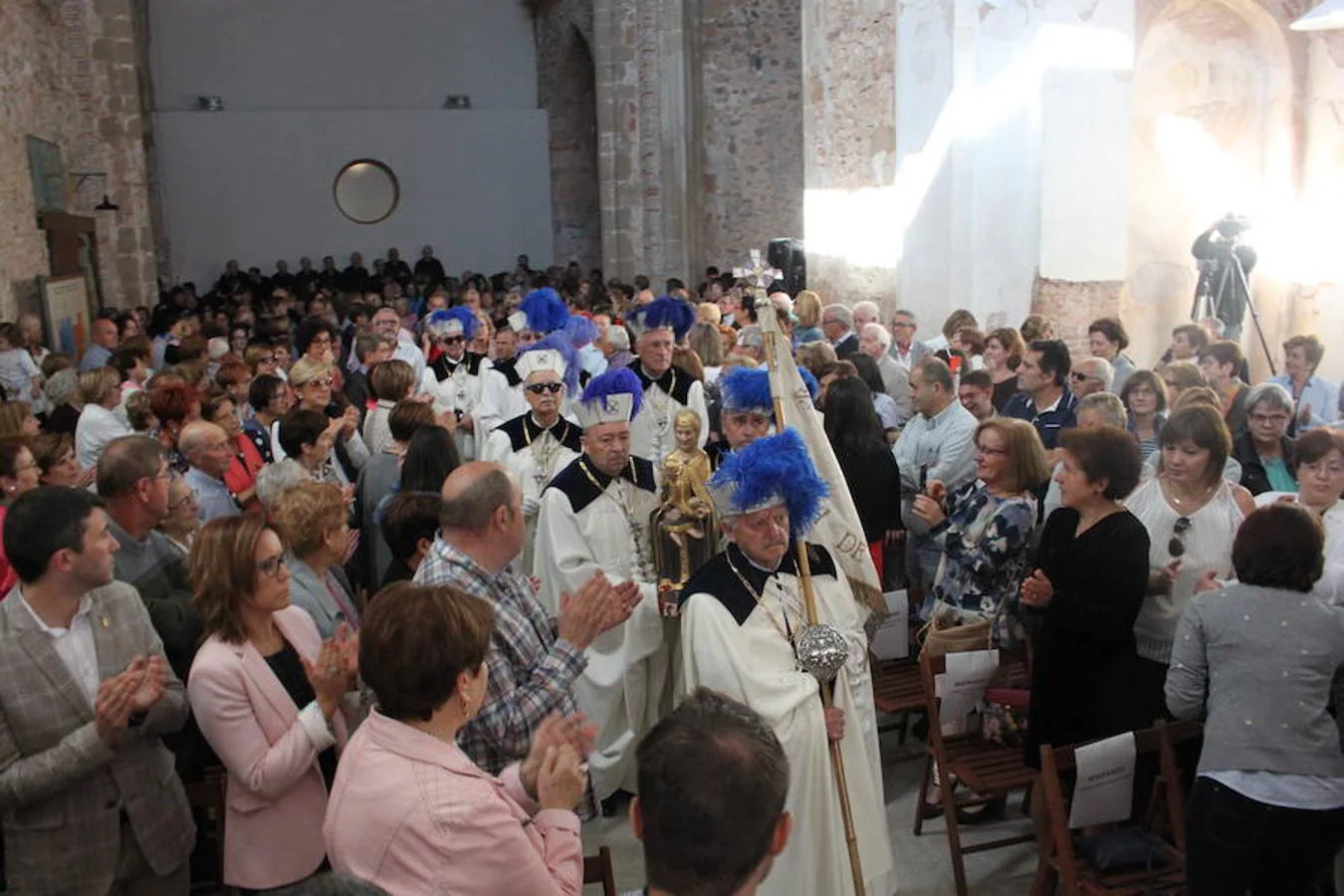 El monasterio de Vico recupera las ruinas de su cripta y de la iglesia original. Los desescombros realizados en la edificación han sacado a la luz 85 columbarios en los que se depositaban las cenizas de los difuntos.