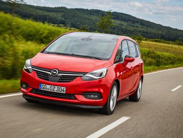 El Opel Zafira ha rejuvenecido con los últimos cambios. :: L.R.m.