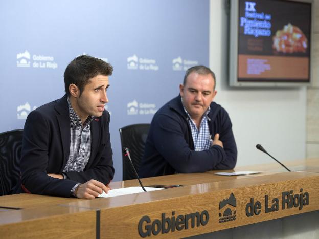 Daniel del Río y Jesús Martínez Nalda, durante la presentación del festival najerino del pimiento. :: 