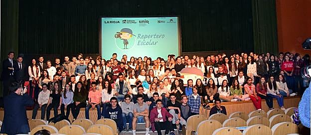 Entrega de premios de la tercera edición de Reportero Escolar. :: miguel herreros