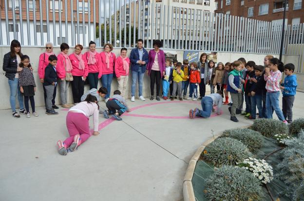 Uno de los circuitos representa el lazo rosa, como símbolo de la lucha diaria contra el cáncer. :: 