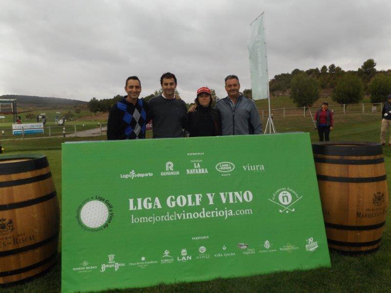 Los jugadores posan antes de comenzar la jornada.