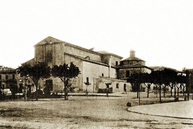 El edificio original. El instituto ocupó el inmueble del convento de los Carmelitas en 1843, que fue derribado en 1895 para que en 1900 se inaugurase el actual edificio.