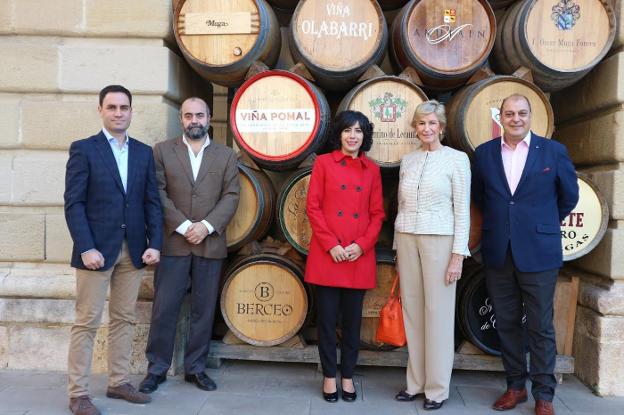 Alejandro López, Javier Redondo, Laura Rivado, Mar Raventós y Leopoldo García tras la reunión mantenida en el Ayuntamiento de Haro. :: L.R.