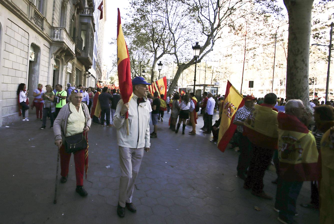 La marcha convocada por Societat Civil Catalana bajo el lema 'Tots som Catalunya. Per la convivència, seny!