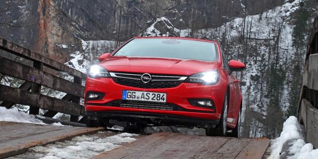 El Insignia Country Tourer ya viene equipado con el nuevo sistema de iluminación de Opel. :: L.R.M.