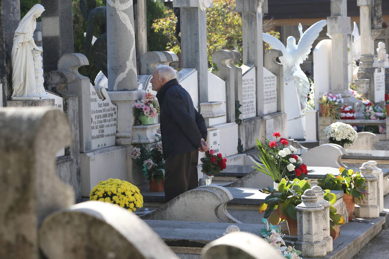 El cementerio de Logroño se prepara para celebrar Todos los Santos