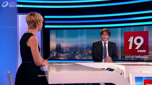 El expresidente Carles Puigdemont, en su intervención ayer en una televisión de Bruselas. :: RTBF
