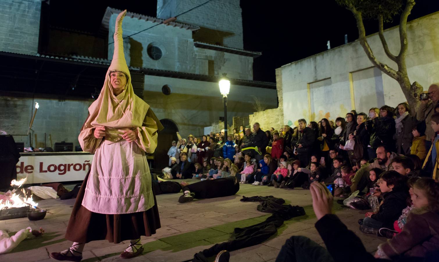 Logroño se llena de brujas para rememorar el auto de fe de 1610