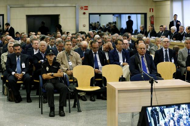 Gerardo Díaz Ferrán (izq.) y Rodrigo Rato (dcha.), en el juicio de las tarjetas 'black'. :: efe
