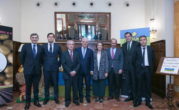 Firma del acuerdo entre Almacenes Rubio y el hipermercado Carrefour. 