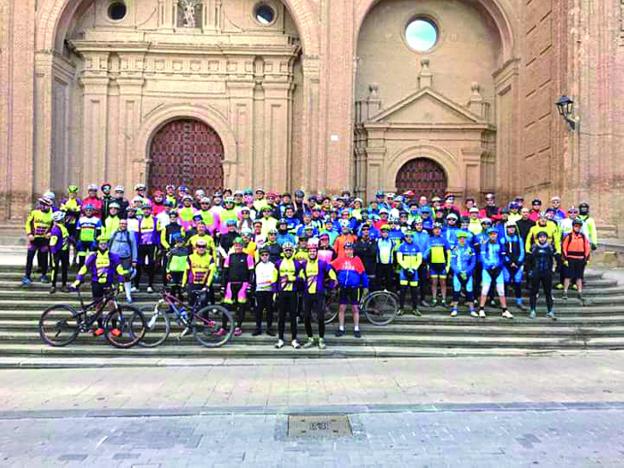 Un centenar de ciclistas en la 'Quedada Gracus'