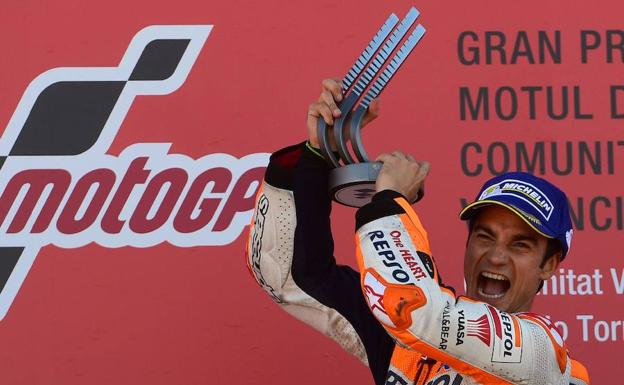 Dani Pedrosa, celebrando la victoria de la carrera.