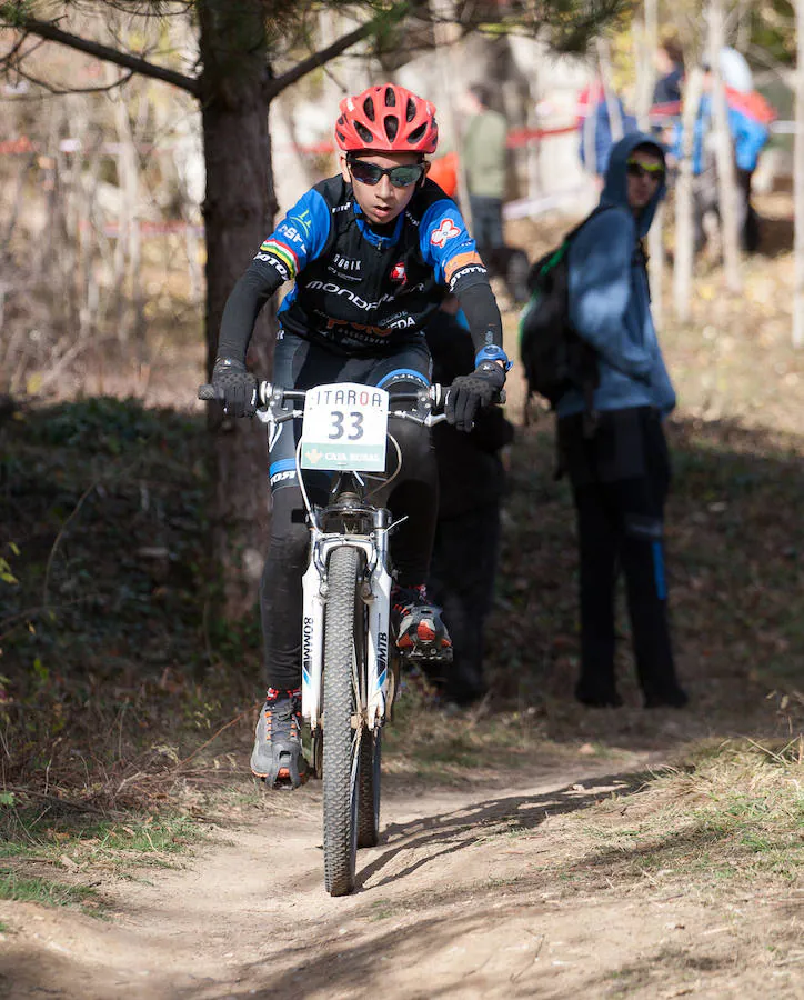 Los ciclistas riojanos conquistan nueve podios en el Open de bicicleta de montaña del Diario de Navarra en un espectacular cierre de competición en Estella