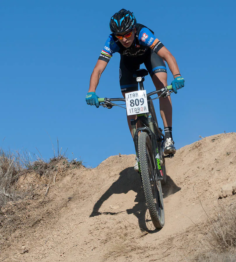 Los ciclistas riojanos conquistan nueve podios en el Open de bicicleta de montaña del Diario de Navarra en un espectacular cierre de competición en Estella